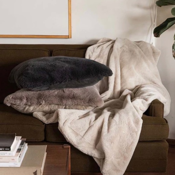 NEW UnHide L’il Marshmallow Plush Blanket in Rose - Picture 3 of 6